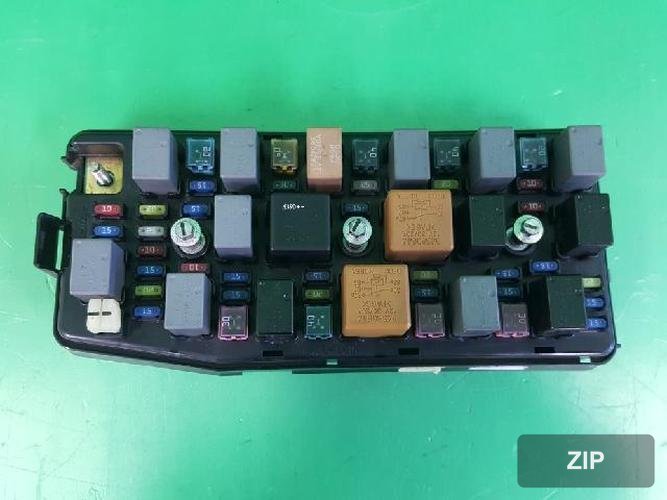 GM Daewoo Winstorm 2007 — блок предохранителей (моторный отсек) 8