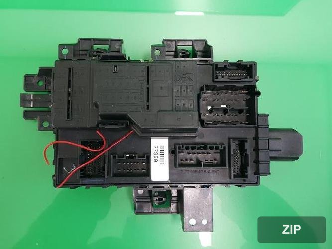 Ford Taurus 2010 — блок предохранителей (подкапотный) AG1T15604BG