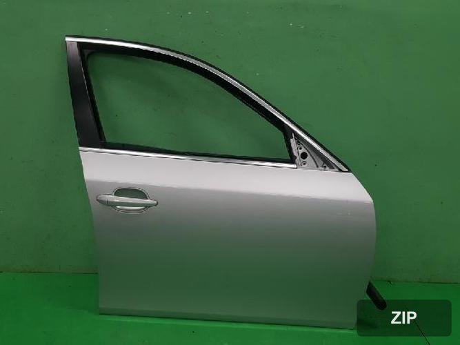 BMW 5 Series 2009 — передняя дверь правая