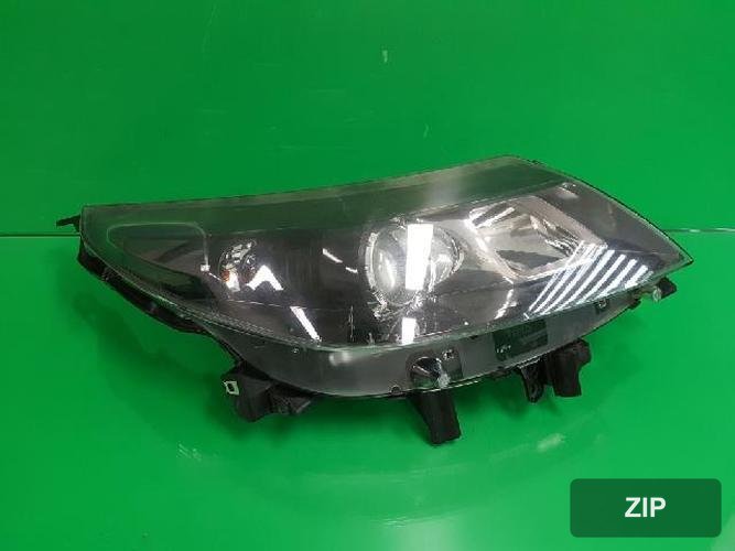 Renault SM5 2011 — фара правая 260100768R
