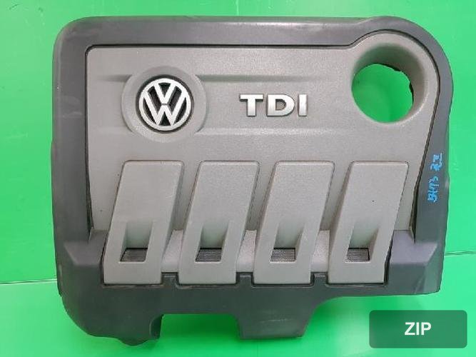 Volkswagen Golf 2010 — крышка двигателя 03L103925T