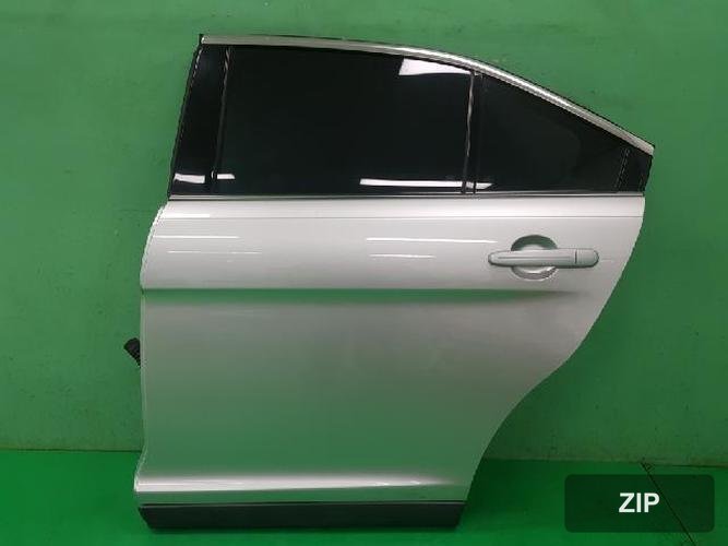 Ford Taurus 2010 — дверь задняя левая