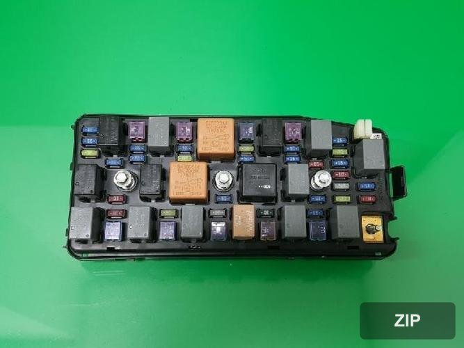 GM Daewoo Winstorm 2009 — блок предохранителей подкапотный №1
