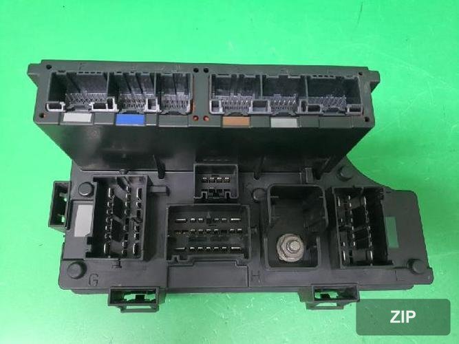 Jeep Compass 2012 — блок предохранителей (подкапотный) P04692341AD