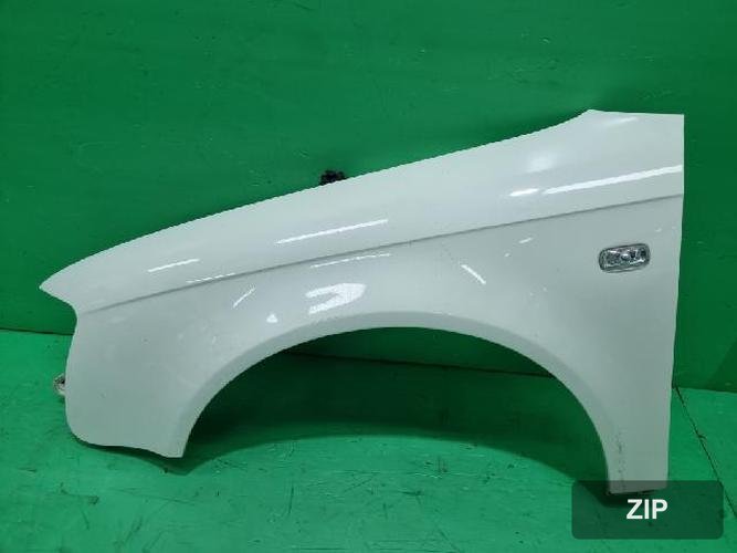 Audi A4 2006 — крыло левое