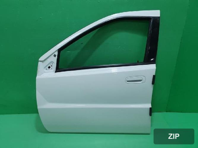 Toyota 2004 — передняя дверь левая