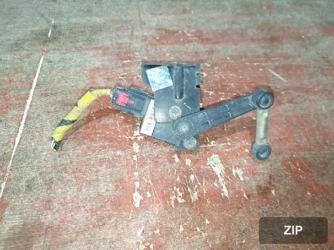 Hyundai Santa Fe 2013 — датчик парковки с разъёмом