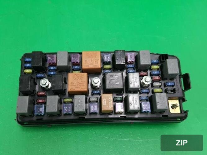 GM Daewoo Winstorm 2007 — блок предохранителей (подкапотный) 4