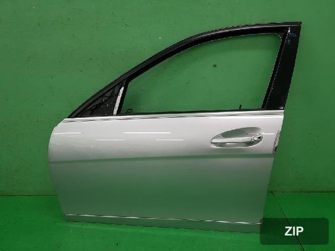 Mercedes-Benz C-Class 2009 — передняя дверь левая