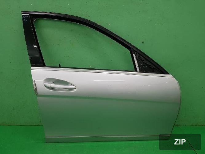 Mercedes-Benz C-Class 2009 — дверь передняя правая