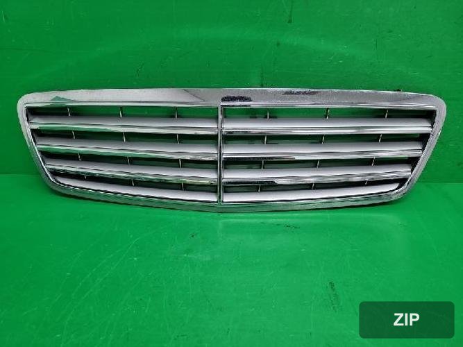 Mercedes-Benz C-Class 2006 — решётка радиатора 2038800224