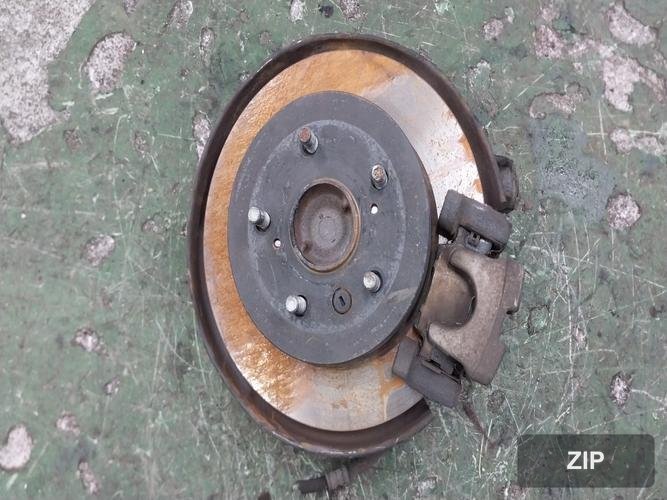 Toyota Camry 2008 — кулак задний правый 4231306100