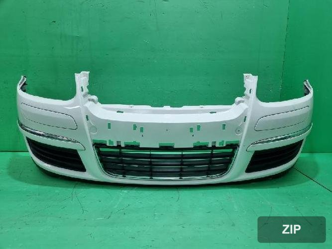 Volkswagen Jetta 2010 — передний бампер