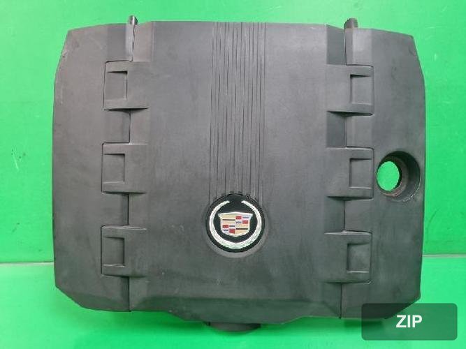Cadillac STS 2011 — крышка двигателя