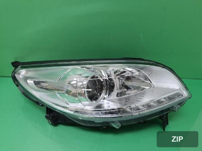 Renault SM7 2018 — фара правая 260105836R