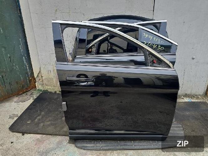 Ford Taurus 2012 — передняя дверь правая