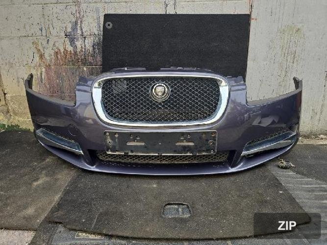 Jaguar XF 2010 — передний бампер
