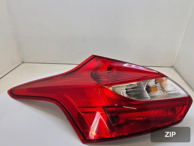 Ford Focus 2014 — фонарь задний левый (внешний) BM5113405BL