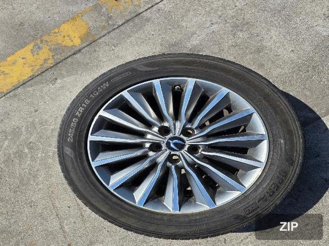 Hyundai Equus 2014 — алюминиевый диск 1