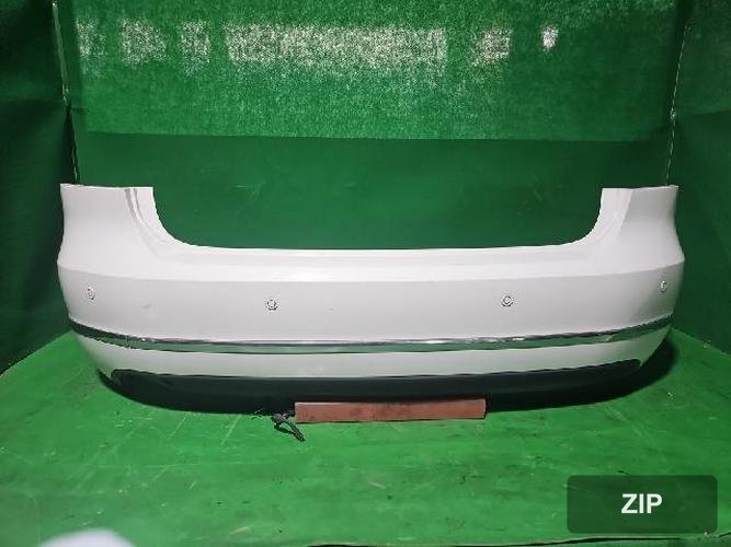 Volkswagen Passat 2015 — задний бампер 561807421E