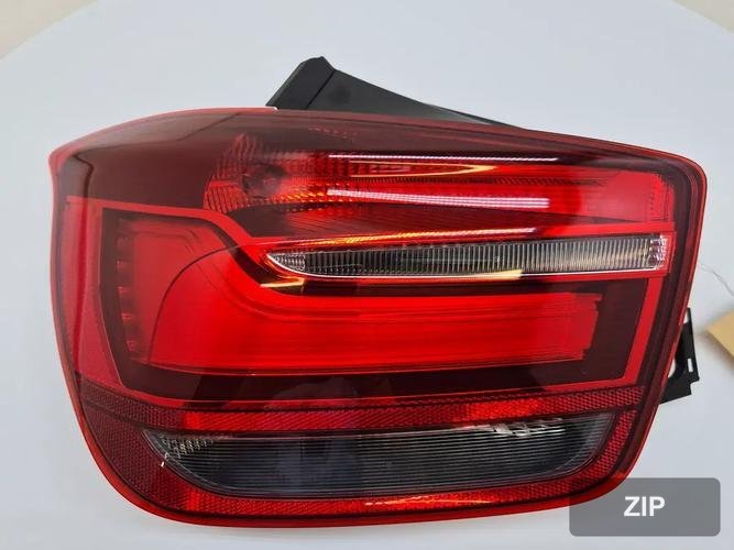 BMW 1-серия 2013 — фонарь задний левый (внешний) 63217241541