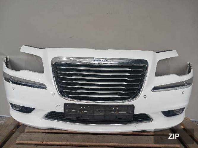 Chrysler 300 2014 — передний бампер