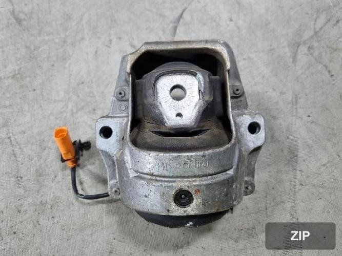 Audi A4 2012 — опора двигателя 8R0199381