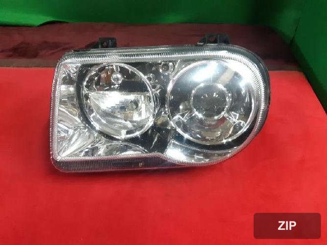Chrysler 300 2006 — фара левая HID 5-контактная