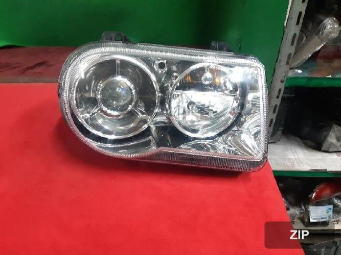 Chrysler 300 2006 — фара правая HID 5 контактов