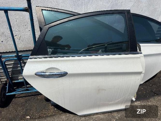 Hyundai Sonata 2014 — дверь задняя правая