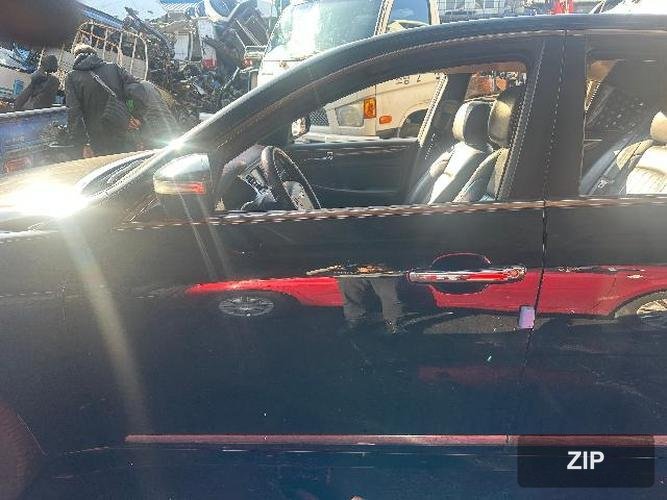 Hyundai Genesis 2009 — передняя дверь левая