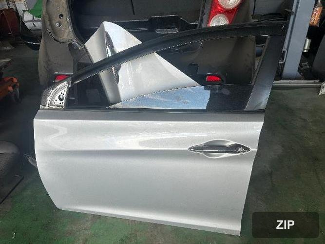 Hyundai Avante 2012 — передняя дверь левая