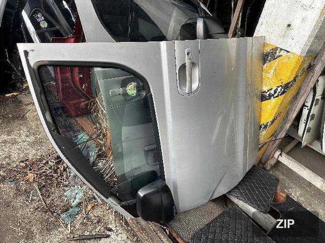 Hyundai Grandstarex 2010 — передняя дверь правая