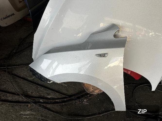 Hyundai Tucson 2013 — крыло левое