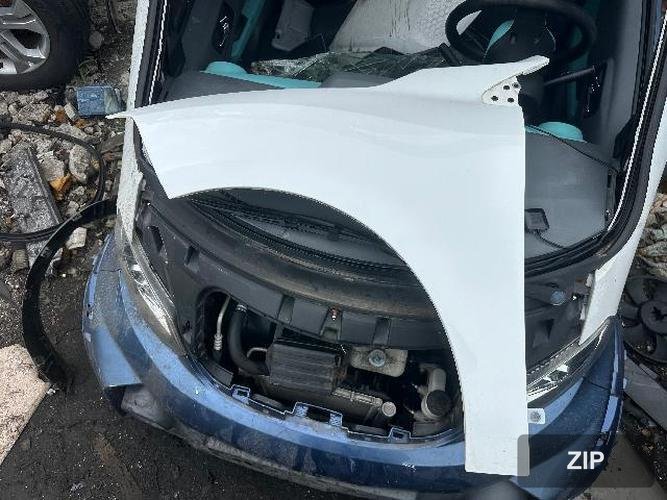 Renault SM3 2014 — крыло левое