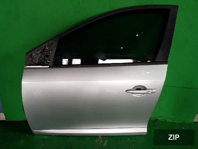 Renault SM3 2010 — передняя дверь левая