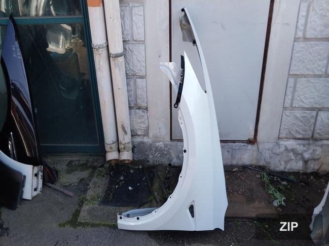 Tesla Model Y 2024 — крыло левое