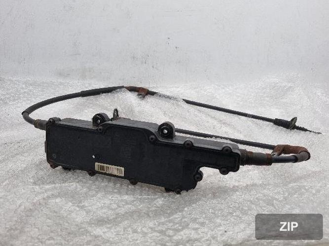 Kia K9 2014 — электронный ручной тормоз EPB 597003T000