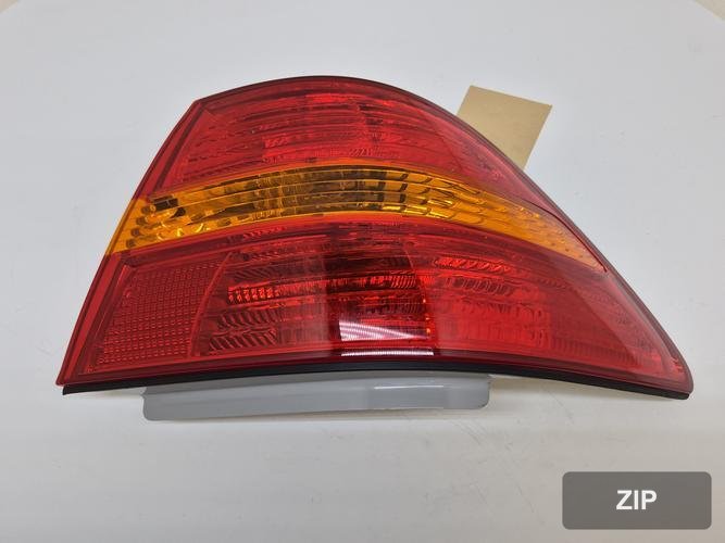 Lexus LS 2002 — фонарь задний правый (внешний)