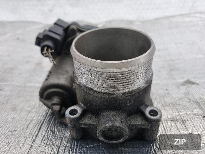 Audi A4 2010 — дроссельная заслонка 06F 133 062 J 13