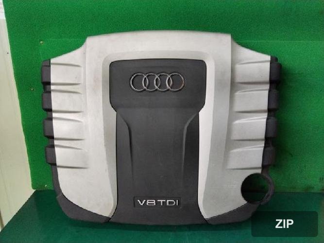 Audi A8 2013 — крышка двигателя 057103925G