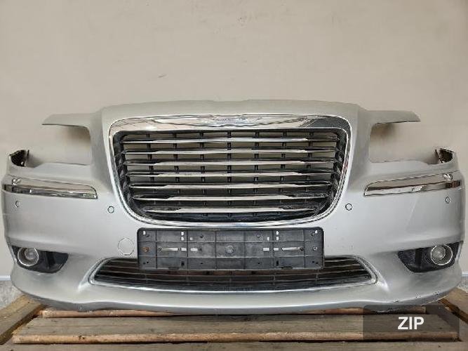 Chrysler 300 2012 — передний бампер