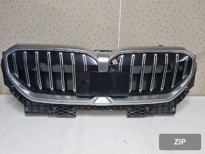 BMW 5 Series 2025 — решётка радиатора 51118084683
