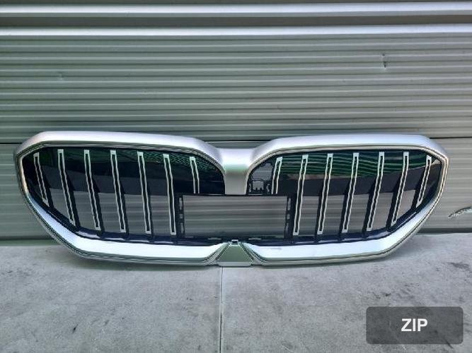 BMW 5 Series G60 2025 — решётка радиатора правая 51118084683