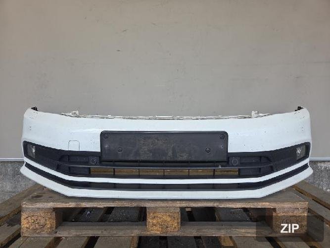 Volkswagen Jetta 2015 — передний бампер