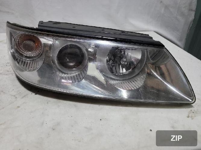 Hyundai Grandeur 2005 — фара головного света правая