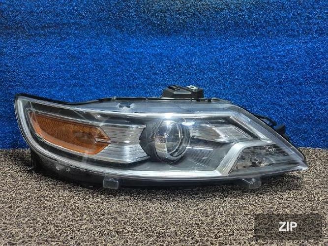 Ford Taurus 2011 — фара правая BG1313005AJ