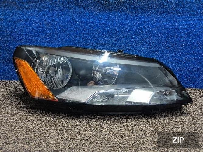 Volkswagen Passat 2015 — фара правая 561941006 2