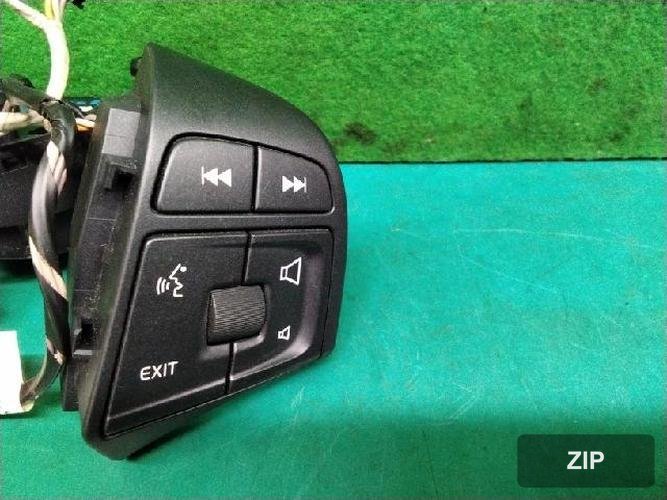 Volvo S60 2016 — кнопка/переключатель рулевой правый 31334463