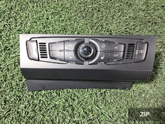 Audi A4 2010 — блок управления отоплением и кондиционером 8T1820043AN